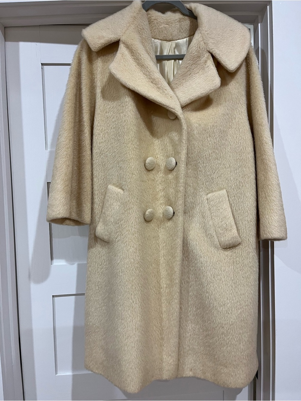 VINTAGE Women's Cream Double-Breasted wool coat